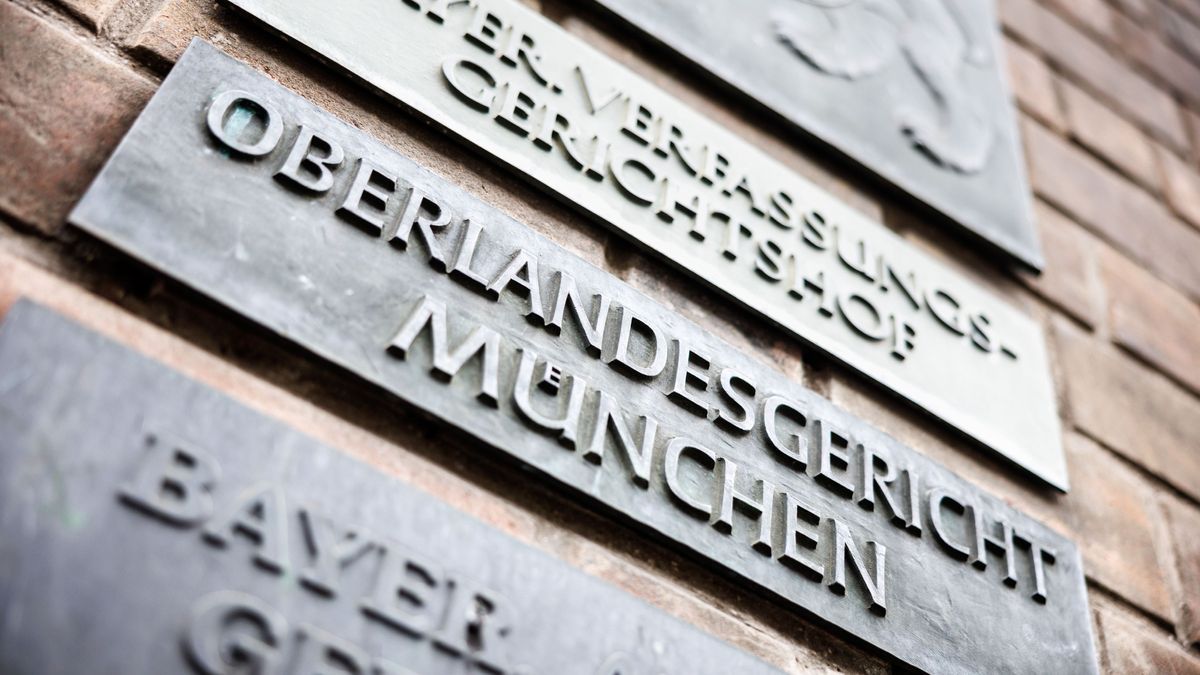 Die Schriftzüge «Bayer. Verfassungsgerichtshof», «Oberlandesgericht München» und «Bayer.