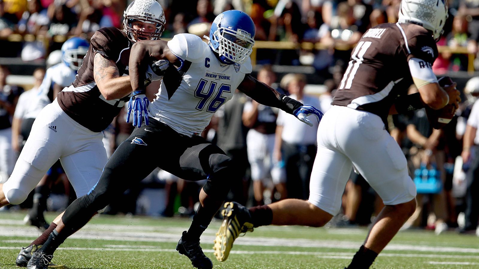 
                <strong>Die meisten Tackles for Loss in der College-Karriere</strong><br>
                Khalil Mack (Buffalo Bulls)2010 – 2013: 75 Tackles for Loss(Hinweis: Mack teilt sich den Rekord mit Jason Babin von den Western Michigan Broncos)
              