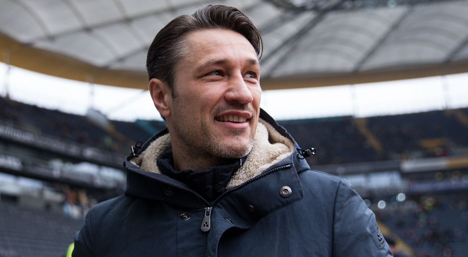 
                <strong>Kovac lächelnd</strong><br>
                Niko KovacAlter: 46 Jahre / 83 Länderspiele für Kroatien / Spieler bei u.a. Hertha BSC, Bayer Leverkusen, Hamburger SV, Bayern München, RB Salzburg / Trainer: Nationalmannschaft Kroatien, Eintracht Frankfurt / Erfolge als Trainer: Klassenerhalt und Einzug ins Pokalfinale mit Eintracht Frankfurt. Pro Kovac: Er bringt den Stallgeruch des FC Bayern mit, bei dem er von 2001 bis 2003 spielte und das Double sowie den Weltpokal gewann. Kovac ist ein eloquenter Trainer, stets korrekt und Verfechter des Fairplay-Gedankens. Er beherrscht den Umgang mit Spielern vieler unterschiedlicher Nationalitäten. Bei seiner ersten Station als Vereinscheftrainer hat er in Frankfurt großartige Arbeit geleistet. 
              