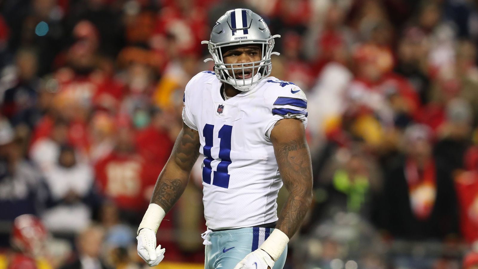 <strong>Micah Parsons (Dallas Cowboys)</strong><br>Parsons zählt zu den dominantesten Verteidigern der NFL – in nur vier Saisons verzeichnete er bereits 52,5 Sacks. Nun geht der Star-Linebacker ins letzte Jahr seines Rookie-Vertrags und strebt offenbar einen Rekord-Deal von bis zu 200 Millionen US-Dollar an. Trotz seiner (teilweisen) Teilnahme an den OTAs der Cowboys wurde bislang keine Einigung erzielt.