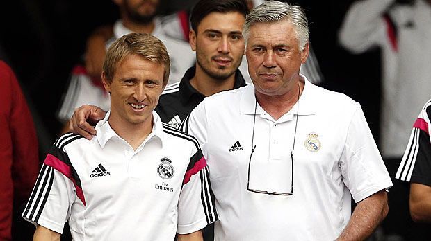 
                <strong>Luka Modric (Real Madrid)</strong><br>
                Luka Modric: Der Kroate entwickelt sich unter Ancelotti zum Weltstar - ist selbst aus dem Team von Real Madrid nicht mehr wegzudenken. Den Weg seines Trainers verfolgt der mittlerweile 30-Jährige sehr genau: Ancelottis Instagram-Post zu seiner Vertragsunterschrift beim FC Bayern versieht Modric mit einem Like. Vielleicht kann sich der Italiener demnächst persönlich beim zentralen Mittelfeldspieler bedanken.
              