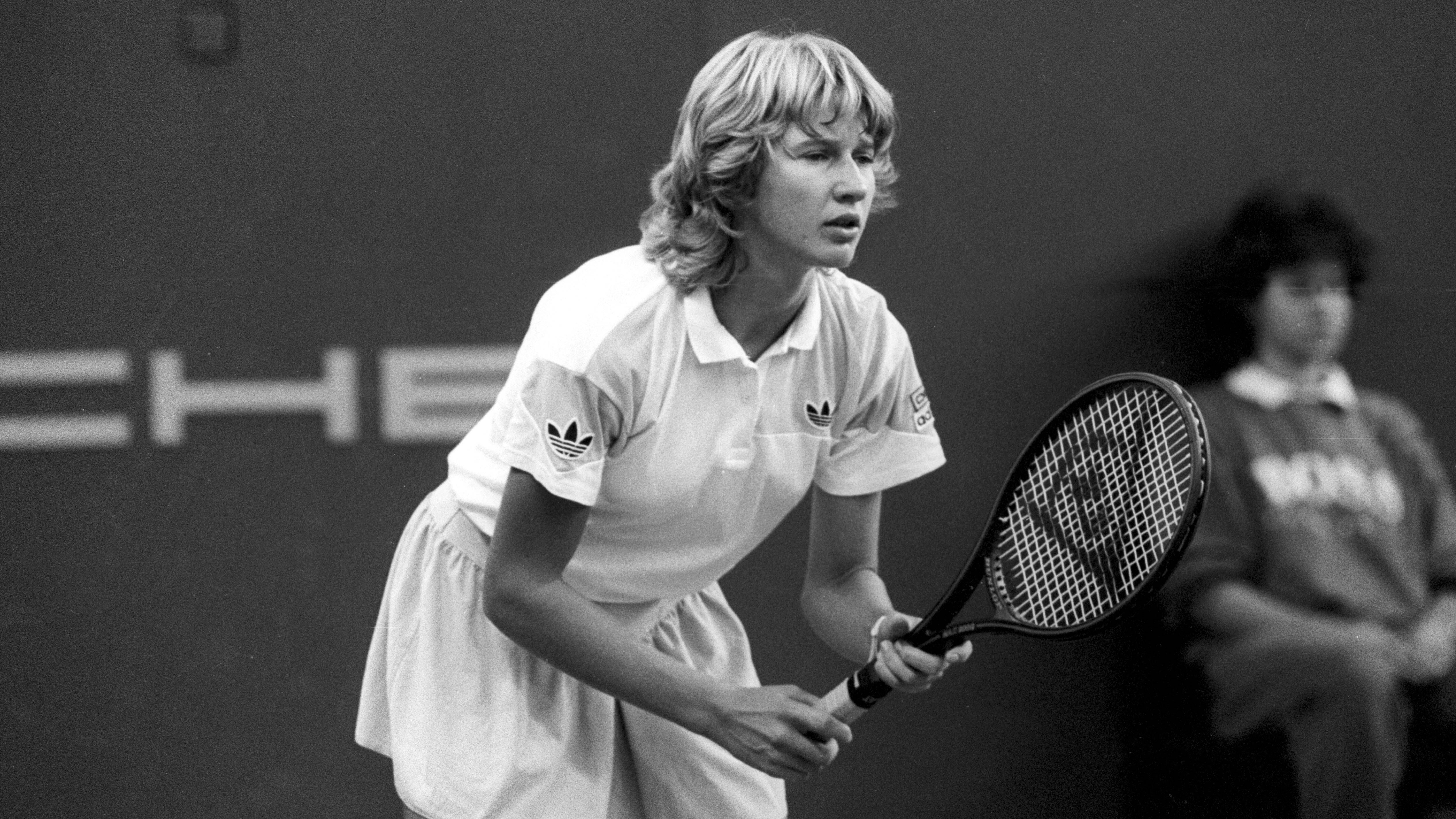 <strong>Steffi Graf</strong>&nbsp;<br>Die Tennis-Queen ist wohl DAS Wunderkind in der Geschichte des deutschen Sports. Mit elf Jahren tritt sie bei der Deutschen Meisterschaft an, mit 13 ist sie Profi auf der WTA-Tour. Als 17-Jährige krallt sie sich bei den French Open den ersten von insgesamt 22 Grand-Slam-Titeln, nur ein Jahr später gelingt der Mannheimerin als bis heute einziger Person der historische Golden Slam.