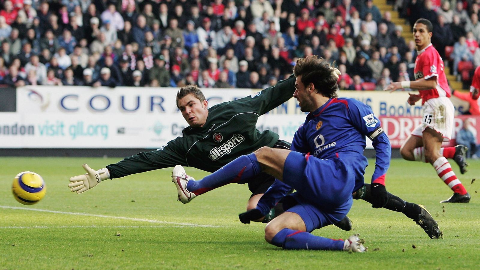 
                <strong>Ruud van Nistelrooy (Manchester United)</strong><br>
                Traf in vier Spielen in Folge nach dem Saisonbeginn 2005/06
              