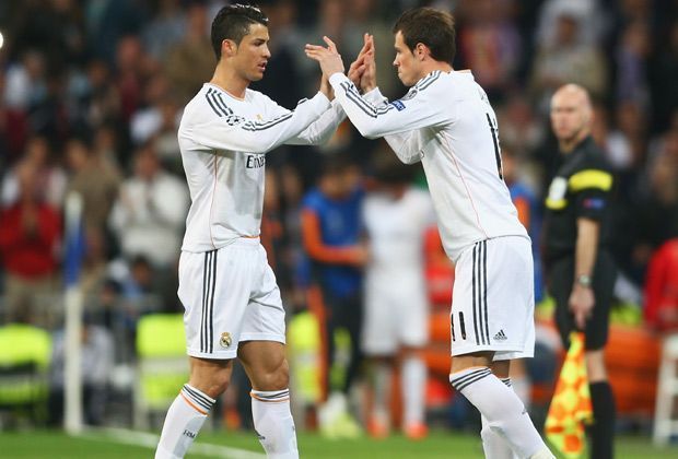 
                <strong>Real Madrid - Bayern München 1:0</strong><br>
                Das Bilddokument des knapp 200 Millionen Euro schweren Wechsels: Ronaldo (l.) raus, Bale rein.
              