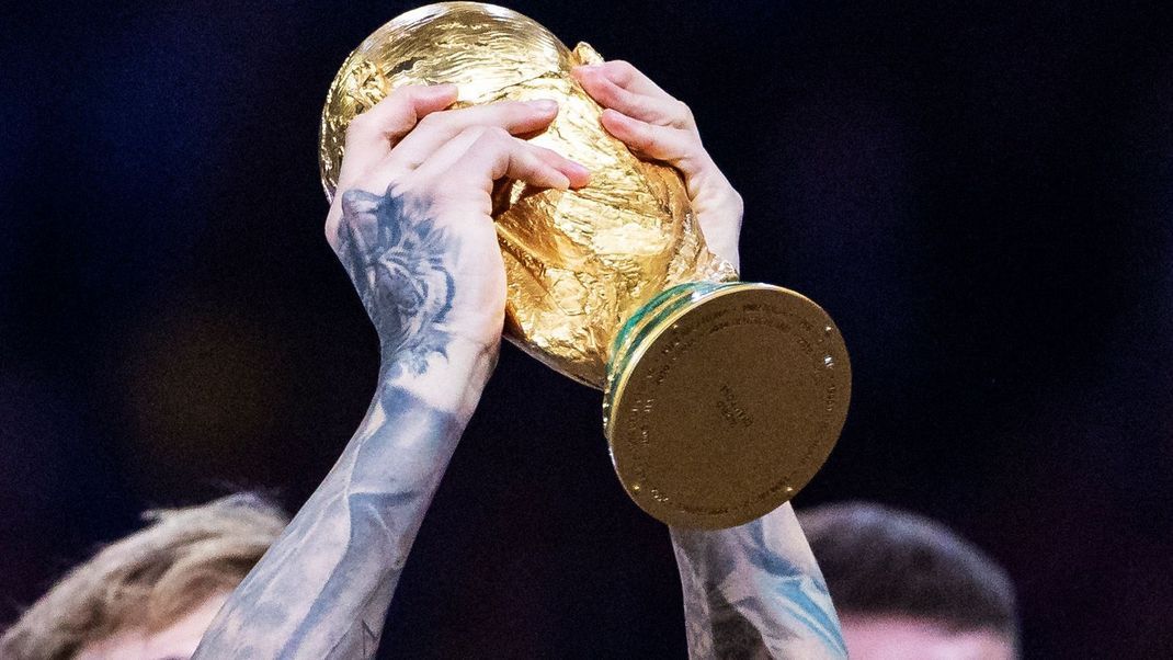 2030 wird in sechs Ländern um den WM-Pokal gespielt