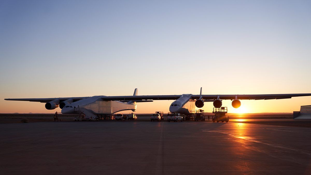 Pech: Als Allen vor 2 Jahren starb, gaben seine Erben die Idee auf. Der "Roc" genannte Riesenflieger hob nur einmal ab und steht nun zum Verkauf.