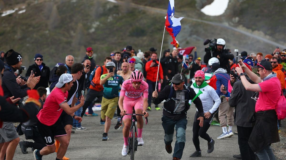 Pogacar bei seinem Sieg auf der Königsetappe des Giro