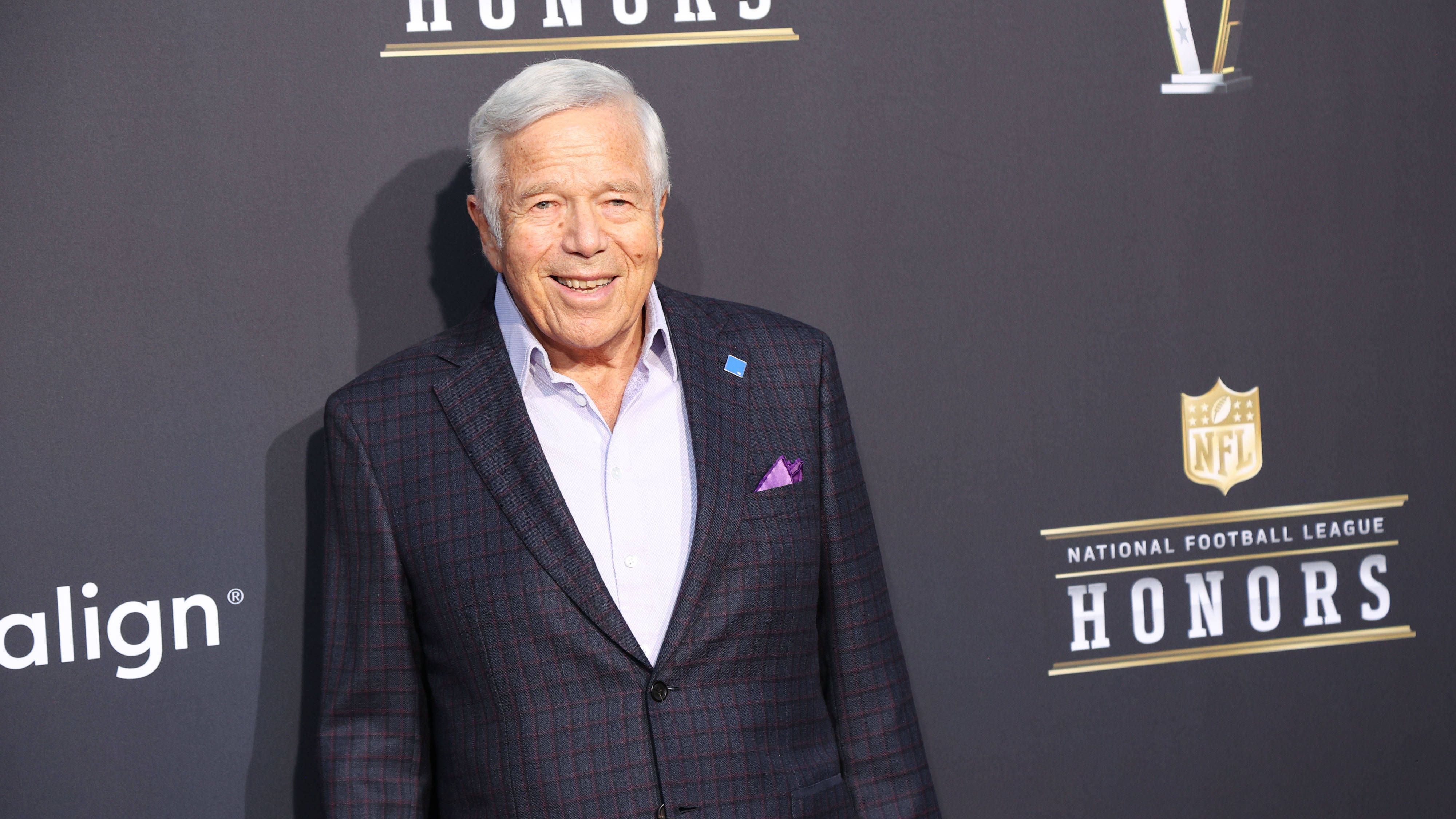 <strong>Robert Kraft (New England Patriots)</strong><br>Note D+