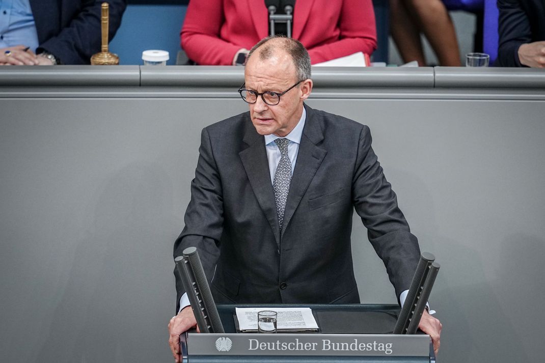 Unions-Fraktionschef Friedrich Merz spricht im Bundestag.