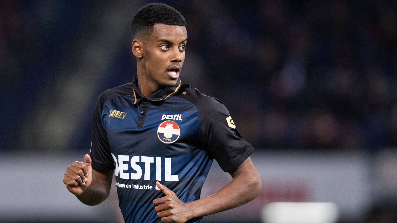 
                <strong>Alexander Isak (19)</strong><br>
                Stattdessen bewirbt sich Sturm-Talent Isak wieder um eine Festanstellung im BVB-Kader. Aktuell überzeugt der Schwede als Leih-Spieler bei Willem Tilburg. Bei dem niederländischen Klub gelangen dem Stürmer seit seinem Wechsel im Januar fünf Tore in acht Spielen. Sollte Isak diesen Riecher beibehalten, könnte er zur echten Sturm-Alternative zum Null-Tarif für den BVB werden. 
              