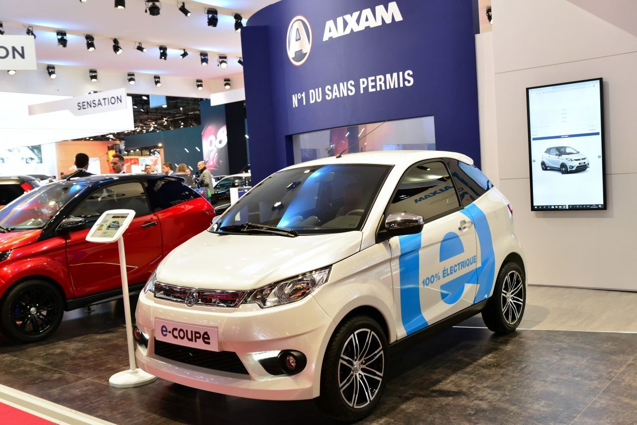Der Aixam eCity Pack ist mit 6 kW Leistung ausgestattet, seine Reichweite liegt bei 80 Kilometer (normal) und 130 in der Spitze. Die Höchstgeschwindigkeit beträgt 45km/h. Das E-Auto ist in Deutschland bereits erhältlich, ab 14.390 Euro. 