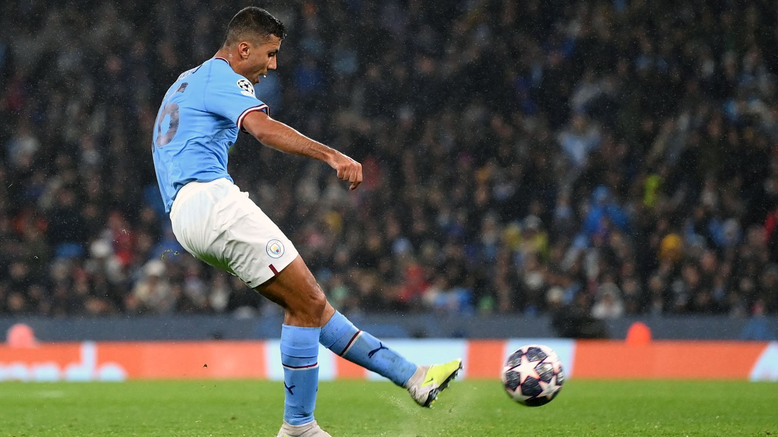 
                <strong>Rodri (Manchester City)</strong><br>
                Nicht nur wegen seines Treffers der beste City-Spieler auf dem Platz. Läuft Pässe in die Spitze der Bayern sauber ab, presst hoch und beweist ein ums andere Mal ein gutes Auge. Zirkelt den Ball in der 27. Minute aus der zweiten Reihe unhaltbar ins linke obere Eck zum 1:0. ran-Note: 1
              