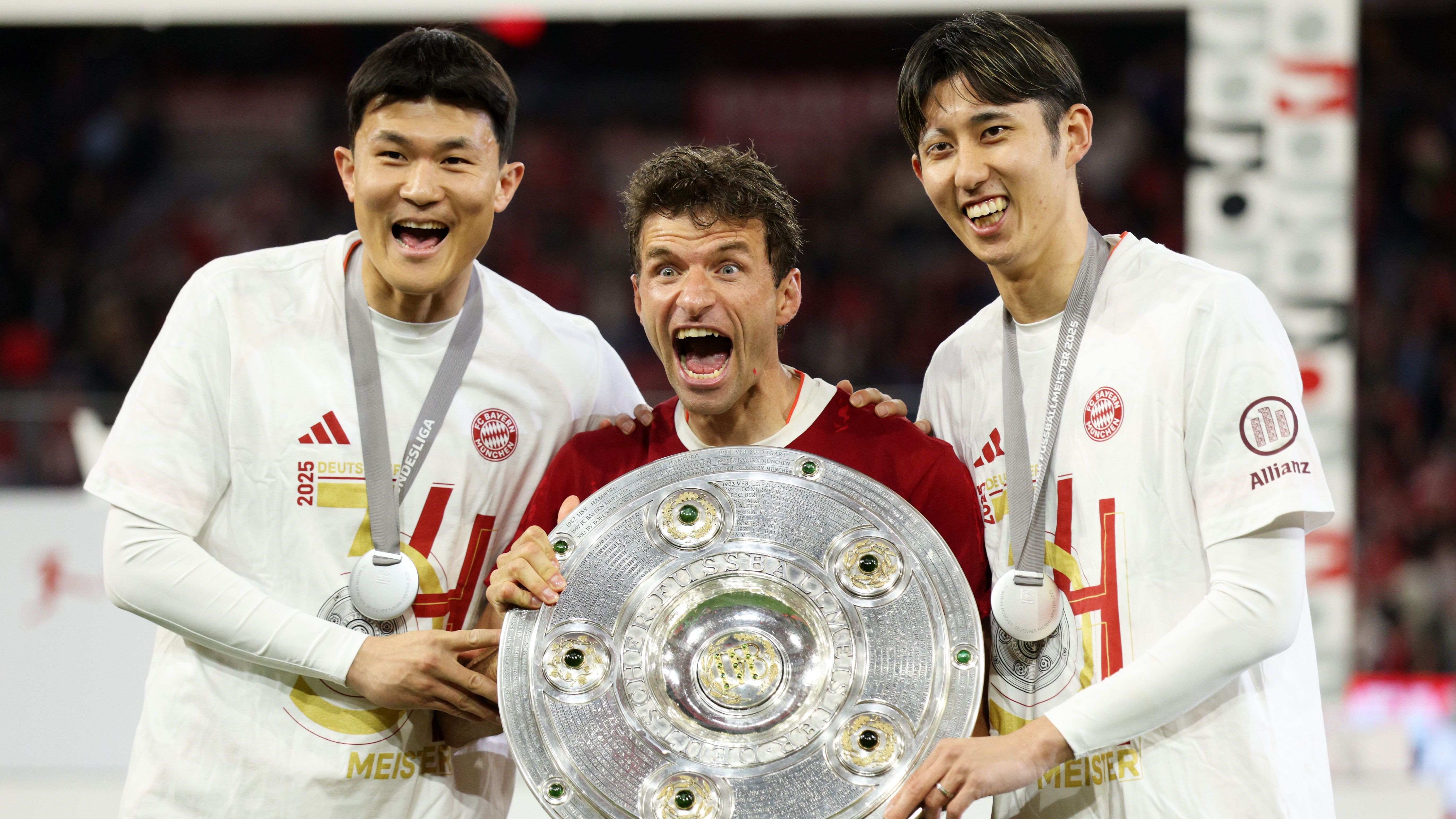 <strong>Deutschland: FC Bayern München</strong><br>Nach einer Saison ohne Meisterschale erkämpfte sich der FC Bayern München in der Bundesliga die sportliche Vormachtstellung zurück. Zum Abschied von Ikone Thomas Müller durfte ebenfalls schon drei Spieltage vor dem Saisonende gefeiert werden. Nach dem Münchner 3:3 in Leipzig leistete der SC Freiburg durch ein 2:2 gegen Leverkusen am 32. Spieltag Schützenhilfe.