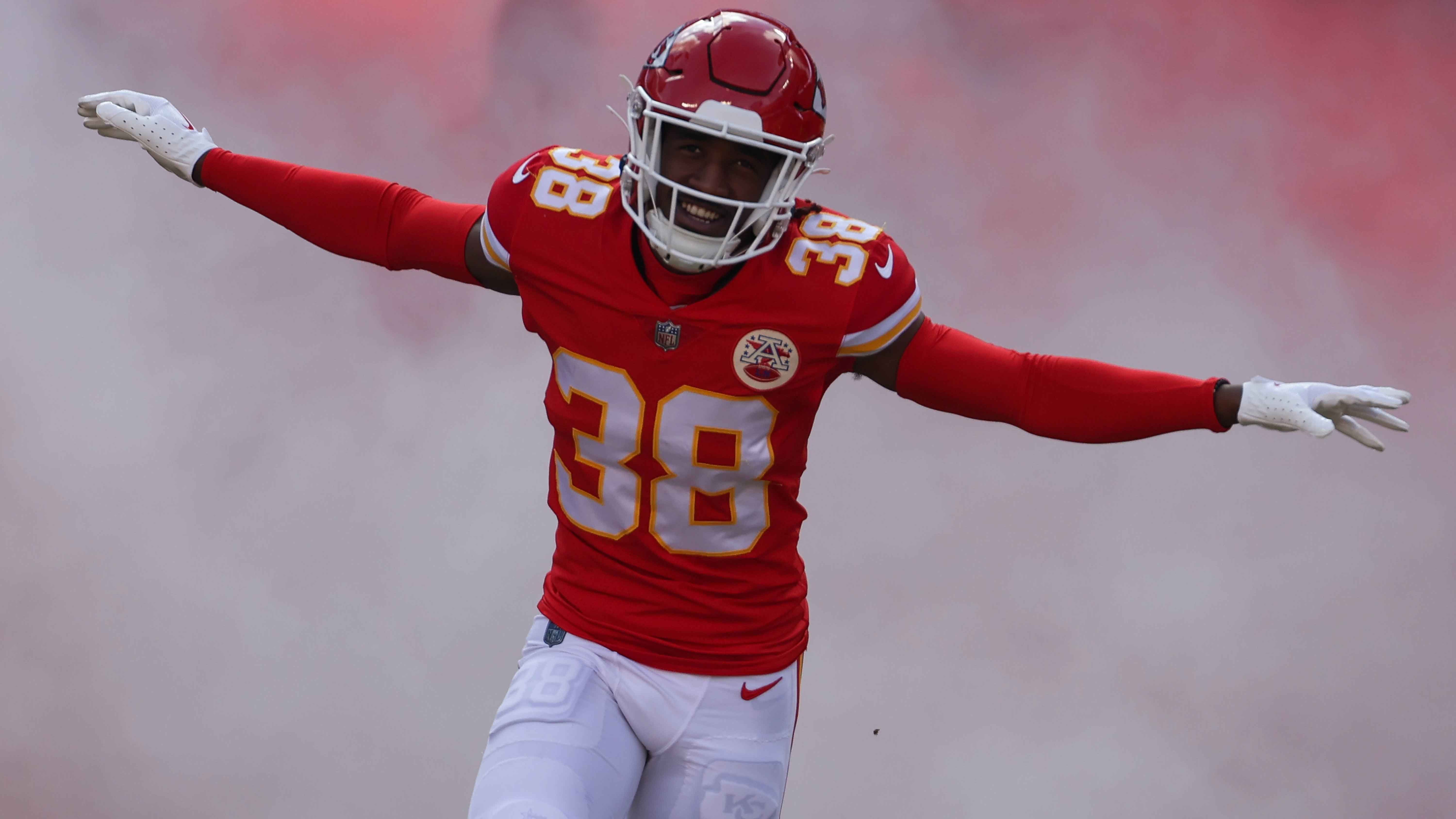 
                <strong>Platz 17: Kansas City Chiefs</strong><br>
                &#x2022; Cornerback-Starter: Trent McDuffie, L'Jarius Sneed<br>&#x2022; Cornerback-Backups: Joshua Williams, Dicaprio Bootle, Lamar Jackson, Jaylen Watson, Nic Jones, Kahlef Hailassie<br>&#x2022; Safety-Starter: Justin Reid, Byran Cook<br>&#x2022; Safety-Backups: Deon Bush, Nazee Johnson, Mike Edwards, Chamarri Conner<br>Die Secondary der Kansas City Chiefs ist einzigartig. Sie beinhaltet nämlich beinahe ausschließlich Spieler, die noch unter ihrem ersten Vertrag spielen. Und doch haben sie bereits ihre Qualität nachgewiesen. Einzig der Verlust von Juan Thornhill zu den Browns schmerzt. Und weil so etwas wie "Sophomore Slump" existiert, sind wir erst einmal vorsichtig mit den Chiefs in diesem Ranking.
              