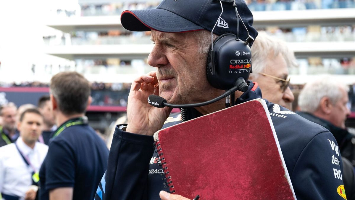 Formel-1-Designer Adrian Newey in der Startaufstellung