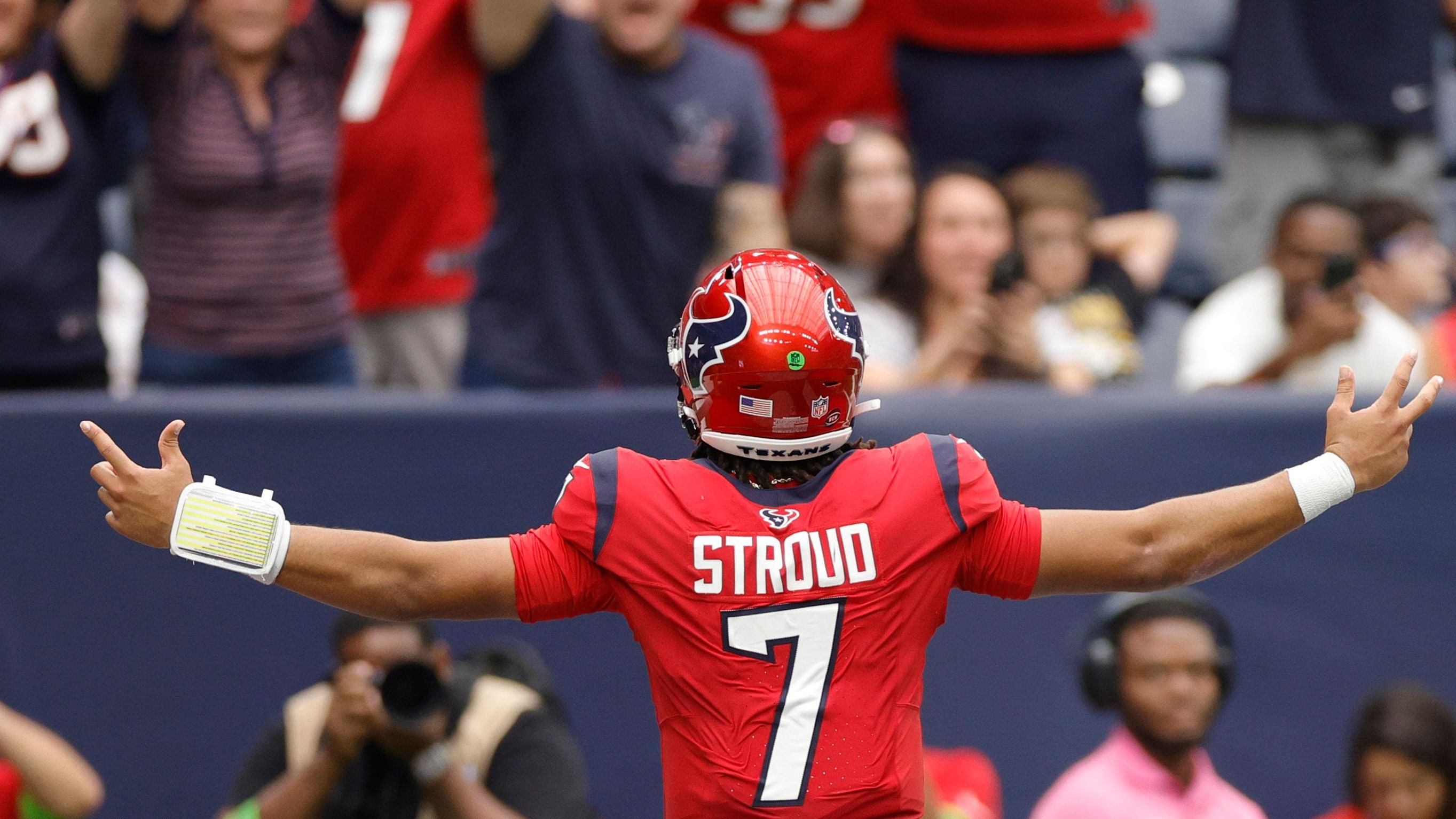 <strong>Gewinner: C.J. Stroud (Houston Texans)<br></strong>Überhaupt hat der junge Spielmacher, um den es Fragen im Draft gab, noch keine Interception geworfen. Damit pulverisierte er den Rekord für die meisten Pässe ohne Interception zum Start einer NFL-Karriere. Bisher ist er der stärkste Rookie der Klasse, mit Abstand.