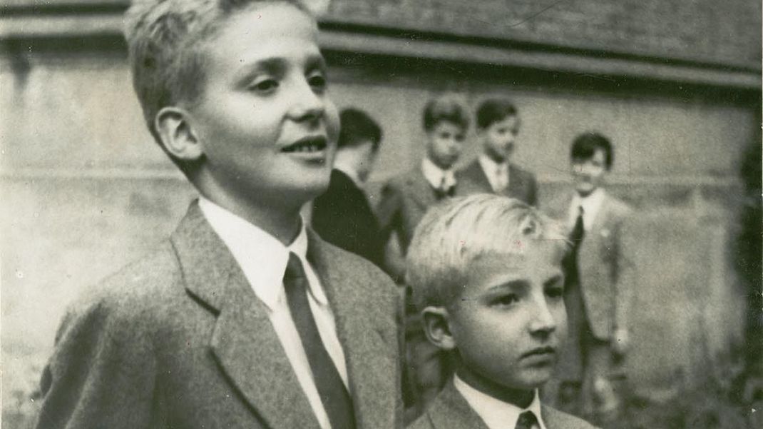 Links Juan Carlos, 13, und rechts sein Bruder Alfonso, 9. Was zum Tod seines kleinen Bruders führte - das weiß wohl nur Juan Carlos allein.