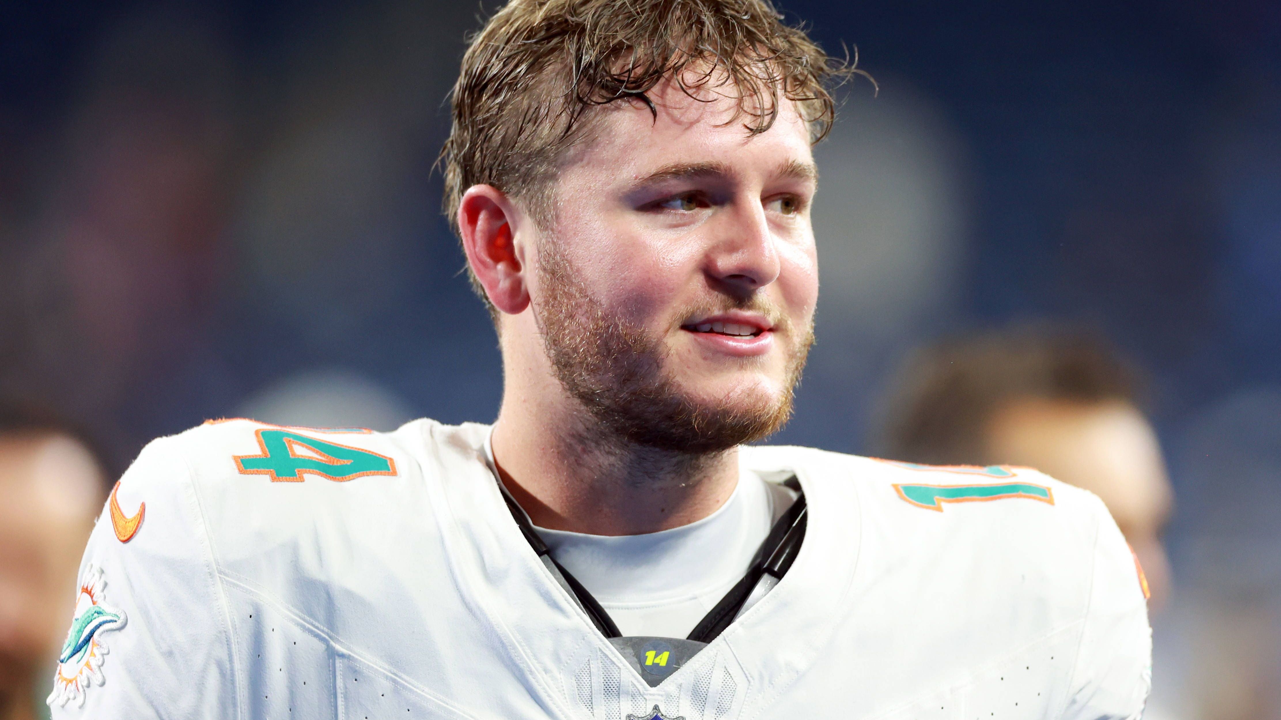 <strong>Quinn Ewers (Miami Dolphins)</strong><br>Den Kampf um den Backup-Posten hinter Tua Tagovailoa hat Ewers in der Preseason gegen Zach Wilson verloren. Aber immerhin: Nach dem missglückten Debüt in der ersten Woche mit fünf von 18 Pässen, zwei Sacks und zwei Lost Fumbles meldete sich der 231. Pick der Dolphins in der Woche darauf gegen die Lions mit zwei Touchdown-Pässen zurück. In Woche 3 durfte er gegen die Jaguars nur noch in der Schlussphase ran, als die Partie schon entschieden war. Am Ende kommt er in der Preseason auf insgesamt 273 Yards und zwei Touchdowns.