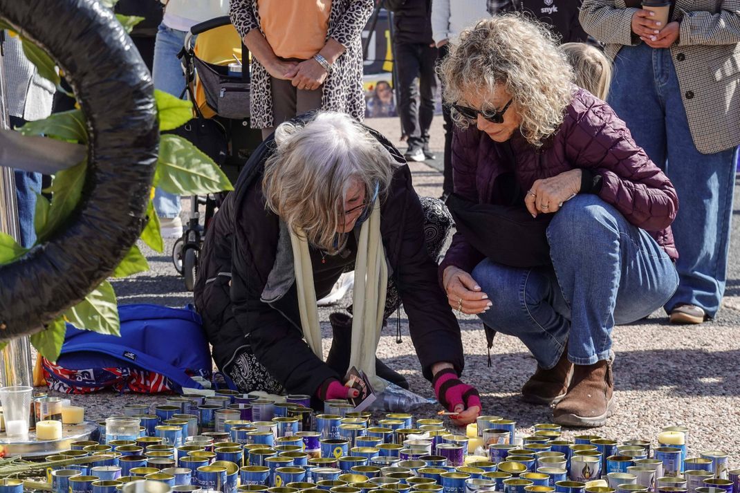 Trauer in Israel nach der Übergabe von vier toten Geiseln.