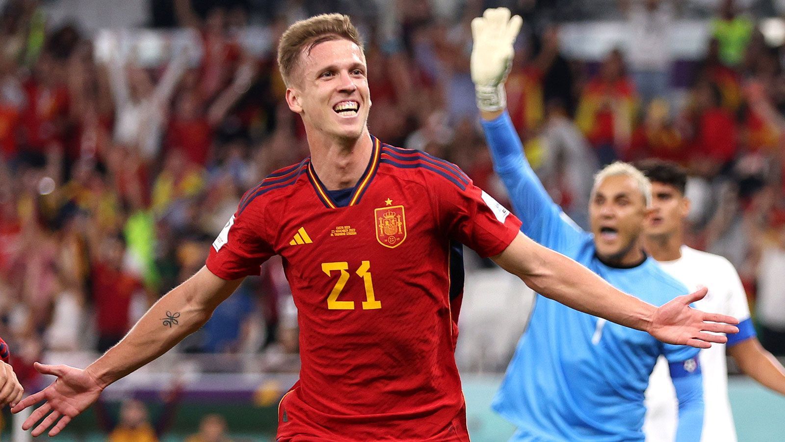 
                <strong>Dani Olmo</strong><br>
                Auch ein Bundesligastar kommt bei Enrique regelmäßig zum Einsatz. Dani Olmo von RB Leipzig erzielte gegen Costa Rica sein fünftes Länderspieltor - es war zugleich das 100. WM-Tor der Spanier - und legte einen weiteren Treffer auf. Als einziger Feldspieler des Kaders bestritt der 24-Jährige nie ein Profispiel für einen spanischen Klub, denn er verließ den FC Barcelona und La Masia bereits im Alter von 16 Jahren in Richtung Dinamo Zagreb. Gerüchte über eine Rückkehr zu den Katalanen köcheln pausenlos, zuletzt zeigte sich der Blondschopf nicht abgeneigt, denn er wolle "von den besten Trainern der Welt trainiert werden".
              