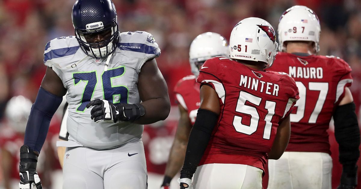 
                <strong>Seattle Seahawks: Germain Ifedi (Offensive Tackle, 31. Pick 2016)</strong><br>
                Germain Ifedis Pick war einer der vielen Versuche der Seattle Seahawks, ihrem Superstar-Quarterback Russell Wilson besseren Schutz zu gewähren. Doch Ifedi war in den meisten seiner vier Saisons entscheidender Bestandteil einer Line, die vor allem in Pass Protection viele Probleme hatte. Die Seahawks ließen Ifedis Vertragsoption verstreichen. Bei den Chicago Bears etablierte er sich zunächst als Guard, ehe er die vergangene Saison als Starting Right Tackle beendete.
              