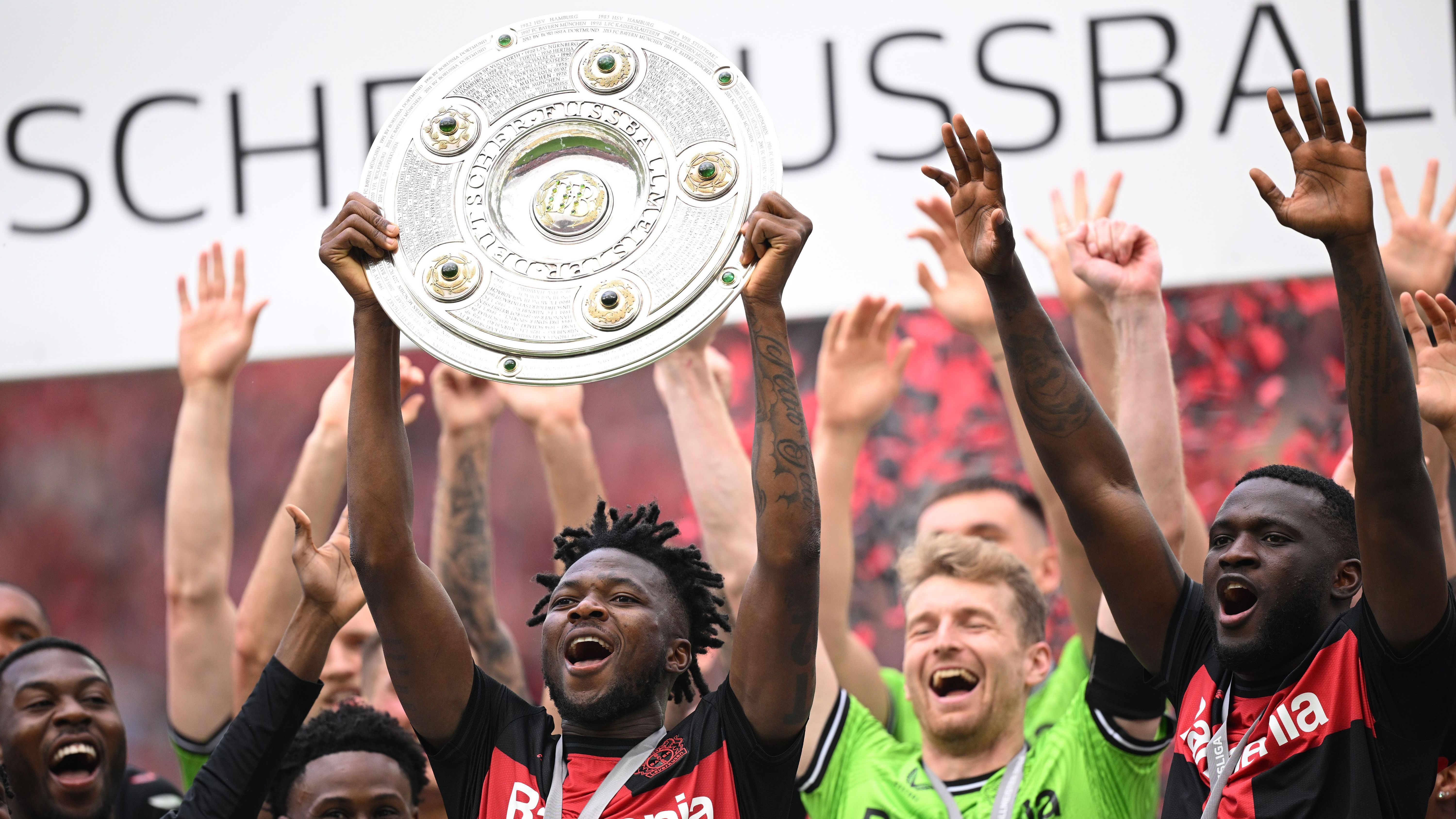 <strong>Bundesliga-Spiele bis zur ersten Niederlage: Leverkusen-Trio auf dem Vormarsch</strong><br>Bayer Leverkusen hat es geschafft. Der Klub ist der erste in der Geschichte der deutschen Bundesliga, der eine komplette Saison ungeschlagen geblieben ist. Die Neuzugänge der Vorsaison haben also noch gar kein Bundesligaspiel im Bayer-Dress verloren.&nbsp;<strong><em>ran</em></strong> zeigt die Spieler mit den meisten Bundesligaeinsätzen bis zur ersten Niederlage.