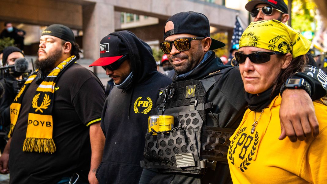 Vier Mitglieder der Gruppe "Proud Boys", die mit Tarrio gemeinsam angeklagt sind.