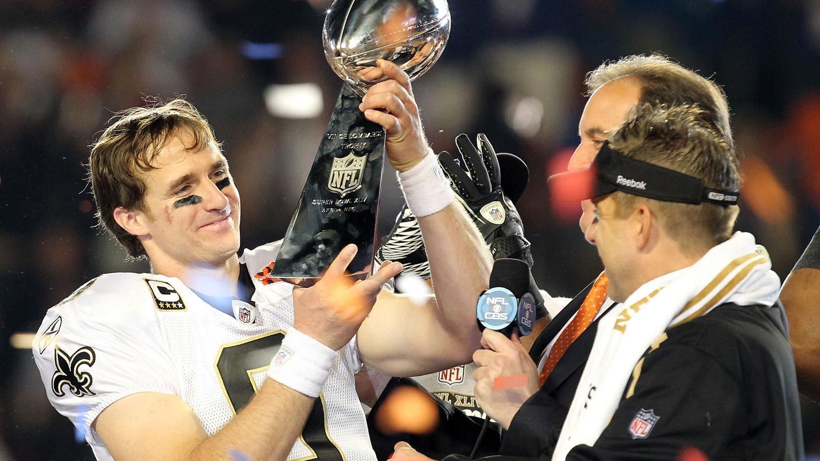 
                <strong>Super Bowl XLIV (2010): New Orleans Saints - Indianapolis Colts 31:17</strong><br>
                Drew Brees (links; New Orleans Saints) und Curtis Painter (Indianapolis Colts).
              