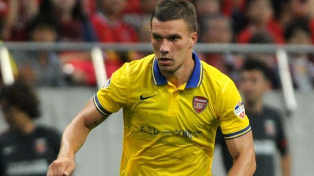 
                <strong>FC Arsenal - Auswärtstrikot</strong><br>
                Nein, Lukas Podolski ist nicht zu Eintracht Braunschweig gewechselt. Der England-Legionär hat sich lediglich das neue Jersey des FC Arsenal übergestreift
              