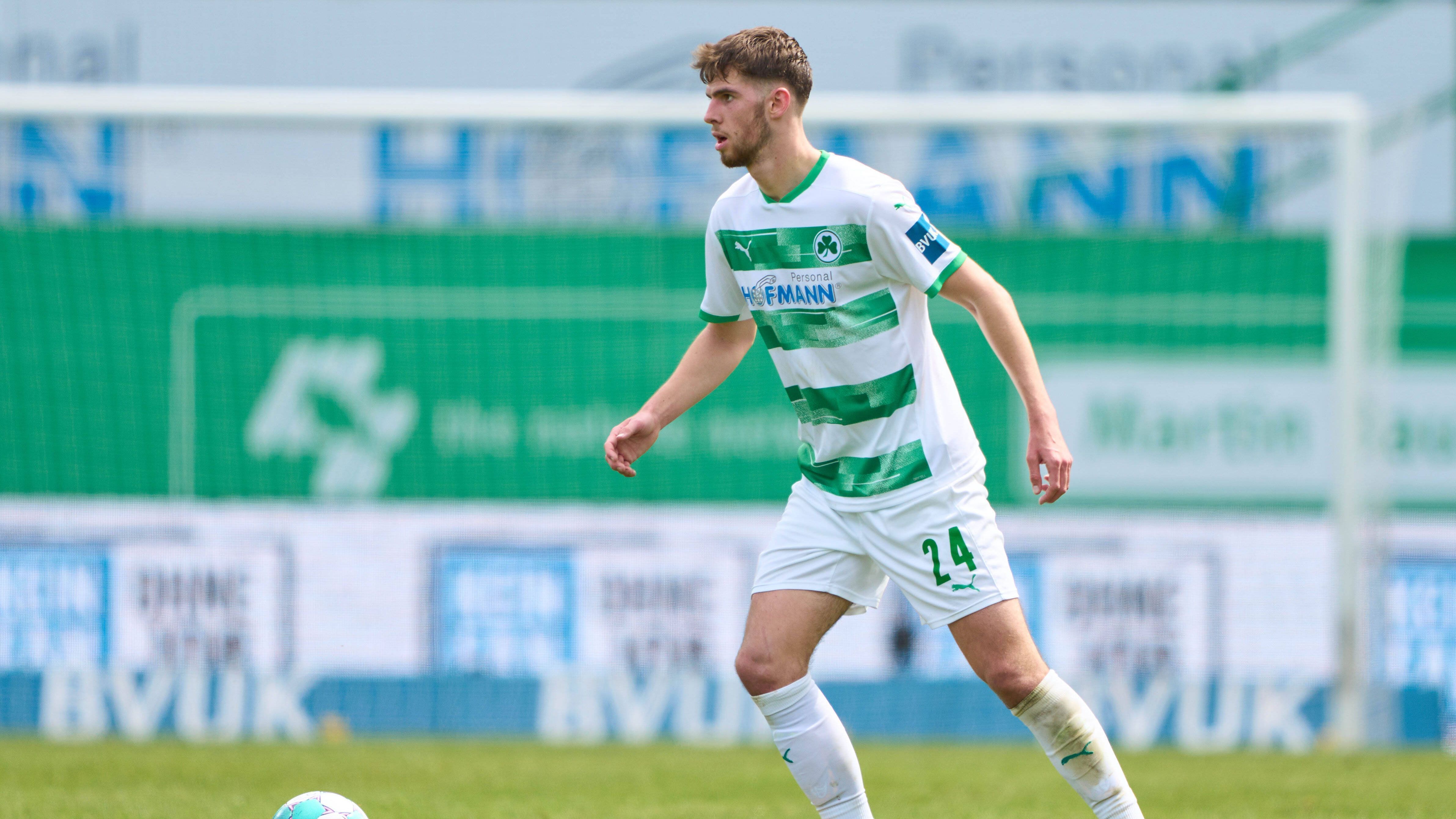 
                <strong>Anton Stach (SpVgg Greuther Fürth)</strong><br>
                U21-Länderspiele: 2Die nächste Option in defensiven Mittelfeld ist Anton Stach von der SpVgg Greuther Fürth. Auch er kam in der Gruppenphase zu zwei Kurzeinsätzen gegen die Niederlande und Rumänien und ist in der zweiten Liga fester Bestandteil des Teams von Trainer Stefan Leitl. Auch Stach sollte als Backup der beiden etatmäßigen Sechser wieder eine Chance im Kader für die K.o.-Spiele bekommen, auch wenn er mit zwei Einsätzen bisher erst wenig Erfahrung in der U21 gesammelt hat.
              