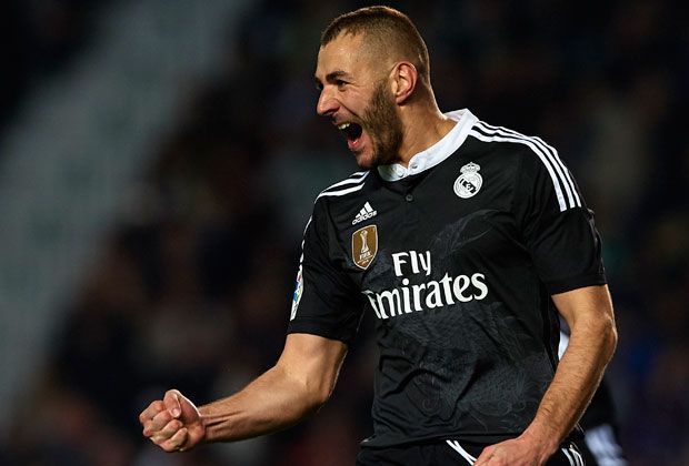 
                <strong>Sturm: Karim Benzema (Real Madrid) </strong><br>
                Im Sturm findet Karim Benzema ein Platz. Bei Real Madrid erzielte der Franzose in 28 Ligaspielen bisher 15 Tore. 
              