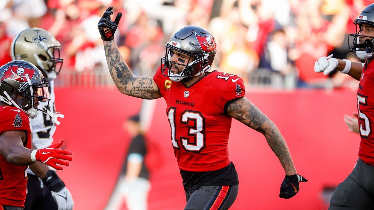 January 5, 2025, Tampa, Florida, USA: Tampa Bay Buccaneers wide receiver Mike Evans (13) celebrates, after he catches a pass which helps him go over 1,000 yards receiving for the season during a ga...