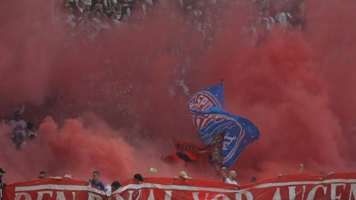 Leipziger Fans zünden Pyrotechnik im Pokalfinale