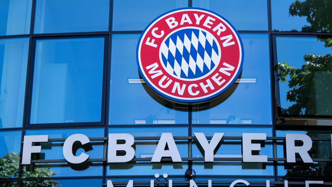 Ein neuer Werbedeal des FC Bayern München stößt auf scharfe Kritik von Menschenrechtlern.