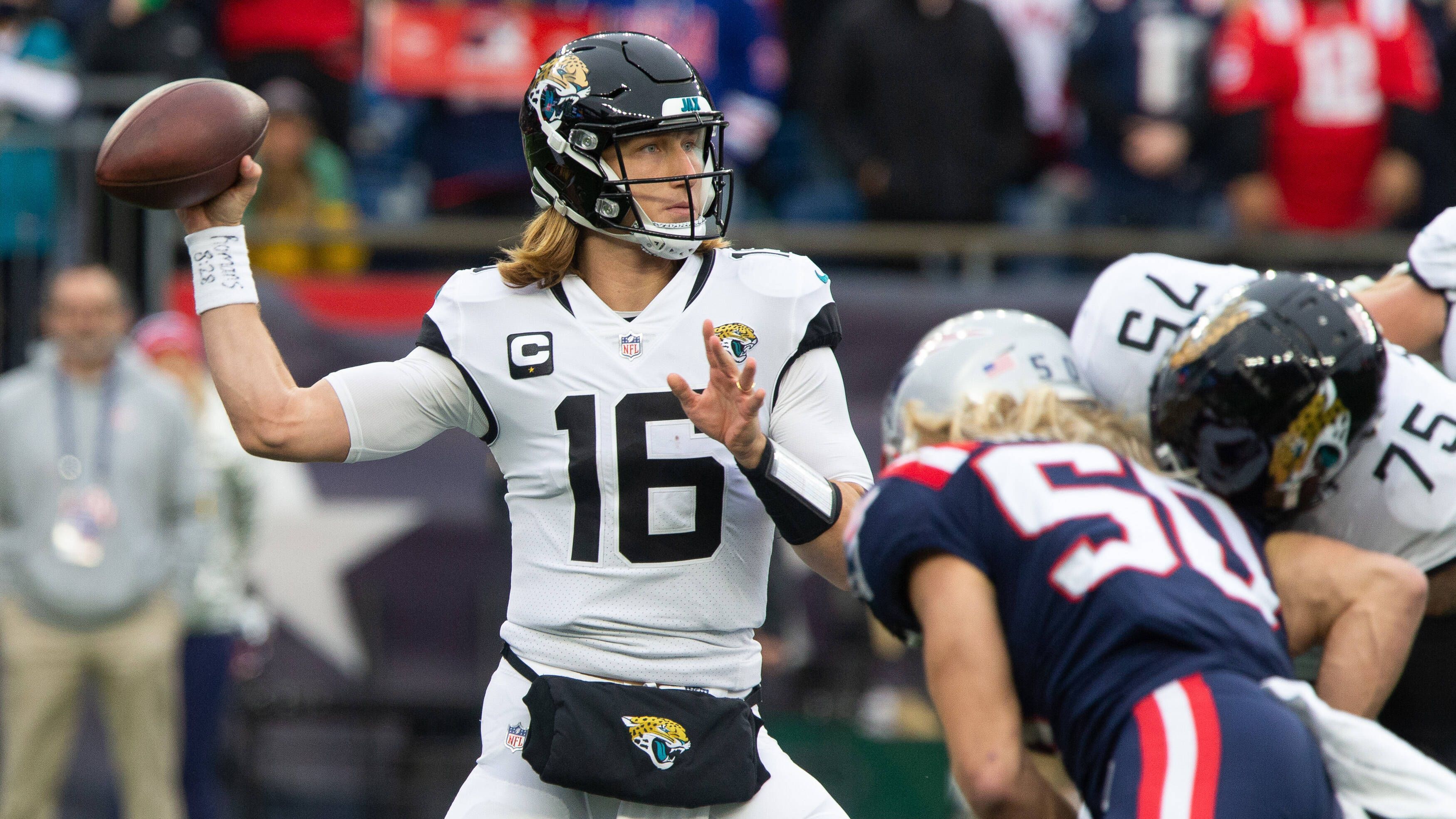 <strong>Platz 7: Trevor Lawrence (Jacksonville Jaguars)</strong><br>Alter: 24<br>Saisons in der NFL: 3<br>Passing-Yards:&nbsp;11.770<br>Passing-Touchdowns:&nbsp;58<br>Interceptions: 39<br>Completion-Rate: 63,8%