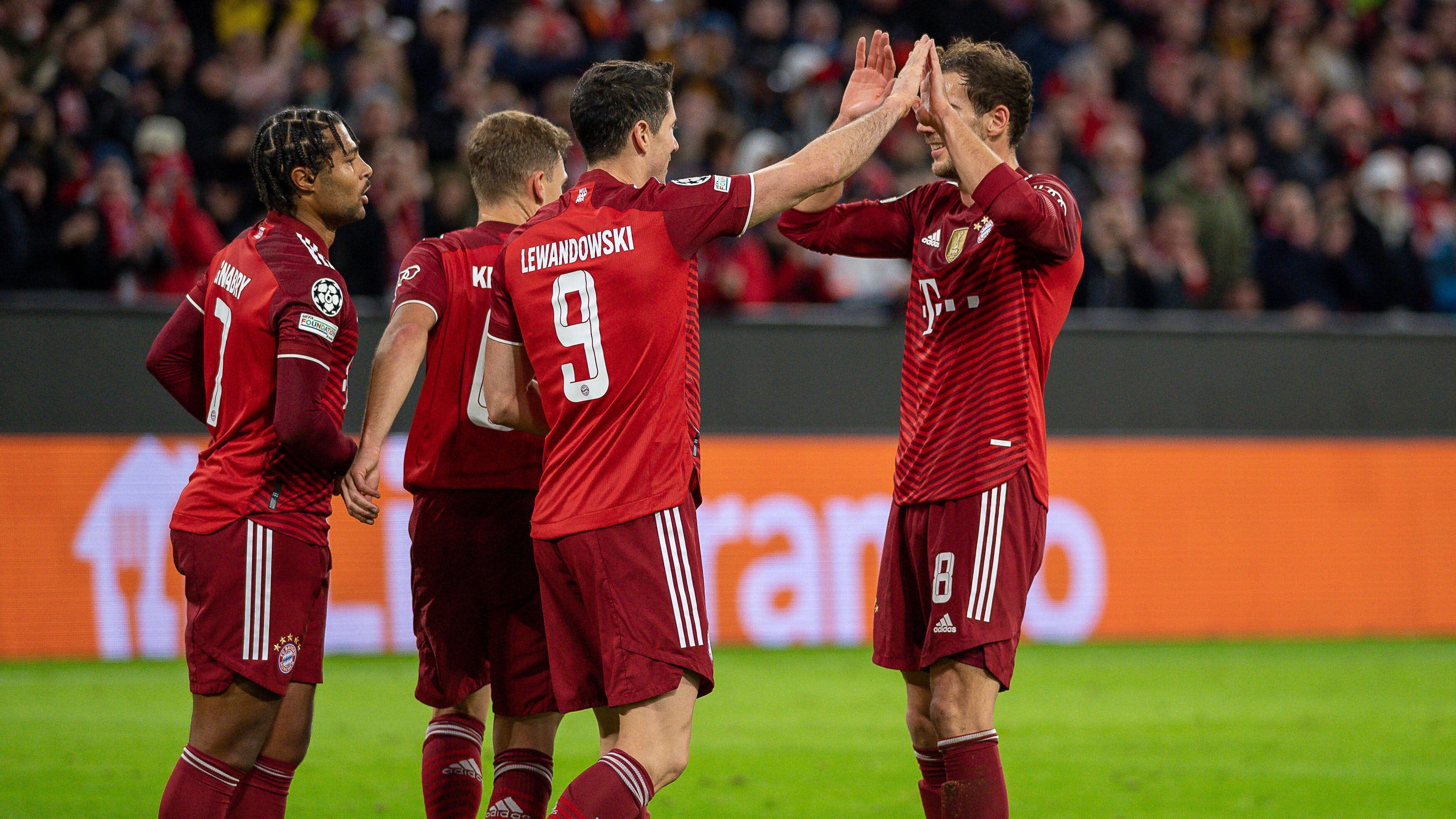 
                <strong>Gala gegen Benfica Lissabon: Die Noten für die Bayern-Stars</strong><br>
                Der FC Bayern feiert einen souveränen Sieg gegen Benfica Lissabon und sichert sich damit bereits das Ticket für die K.o.-Runde. ran hat die Noten für die Bayern-Stars. 
              