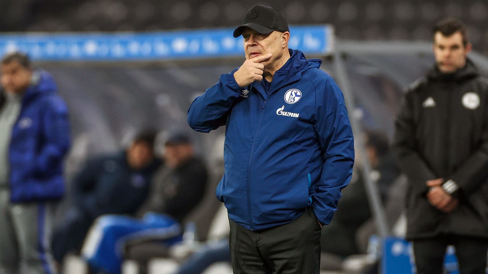 
                <strong>Christian Gross</strong><br>
                Bundesliga-Debüt als Schalke-Trainer: 2. Januar 2021 - Begegnung: Hertha BSC - FC Schalke 04 3:0
              