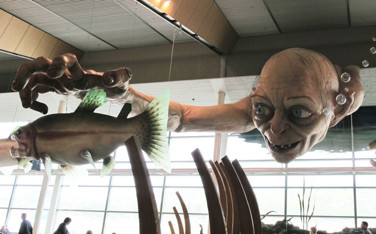 Für alle Fans der Trilogien von "Der Herr der Ringe" und "Der Hobbit" ist der Wellington Airport in Neuseelands Hauptstadt wie ein Paradies. Dort ziert eine 13 Meter große Gollum-Skulptur die Eingangshalle.