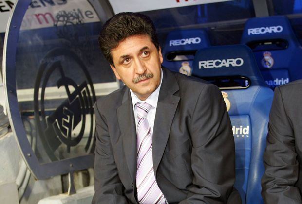 
                <strong>Mariano Garcia Remon</strong><br>
                Trainer Nummer vier: Mariano Garcia Remon. Der Madrilene war zuvor Co-Trainer von Jose Antonio Camacho und wurde nach dessen Rücktritt zum Cheftrainer ernannt. Aufgrund des mangelnden Erfolgs blieb Remon aber nur für vier Monate im Amt - ohne dass in der Zeit Transfers getätigt wurden.
              