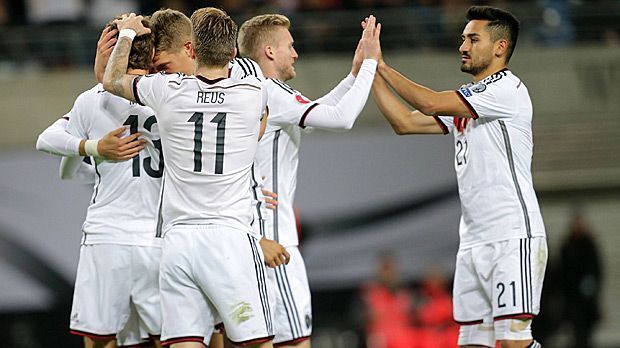 
                <strong>Deutschland</strong><br>
                Deutschland: Der Weltmeister ist dabei! Mit dem 2:1 gegen Georgien gewinnt die DFB-Elf die Gruppe D und bucht damit die Reise nach Frankreich im Sommer 2016. Dann soll es mit dem vierten EM-Titel klappen.
              