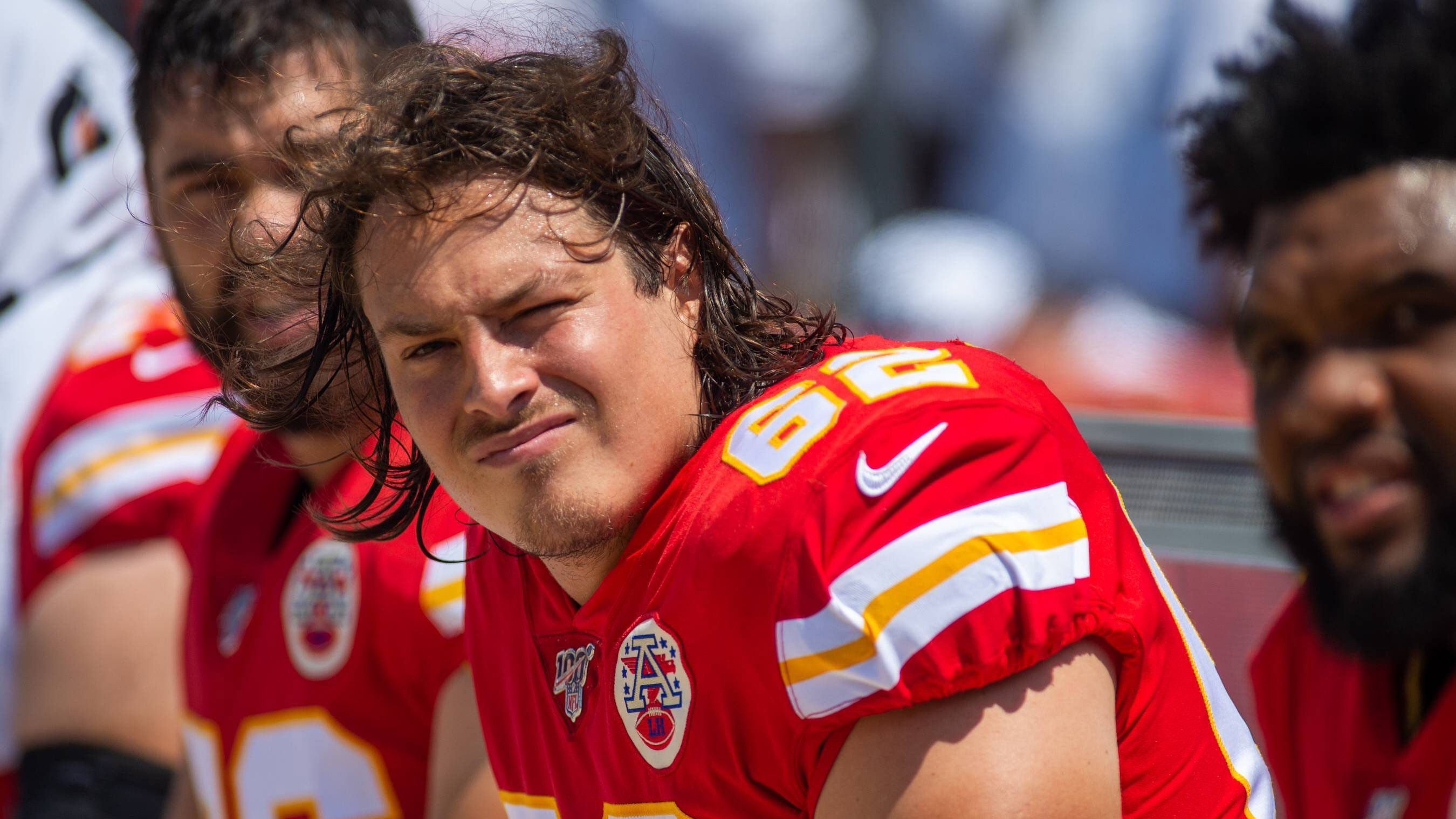 
                <strong>Austin Reiter (Center)</strong><br>
                Ähnlich wie Wylie gehörte auch Center Austin Reiter zu den wackeligen Chiefs-O-Line. Der Center spielte alle 75 offensiven Snaps und ist seit Mitte der Saison der Starting-Center unter Head Coach Andy Reid. Nach drei Jahren in Kansas City läuft sein Vertrag nun aus. Seine Zukunft ist offen, die Position des Centers wird eine der Hauptziele im Draft oder der Free Agency werden. 
              