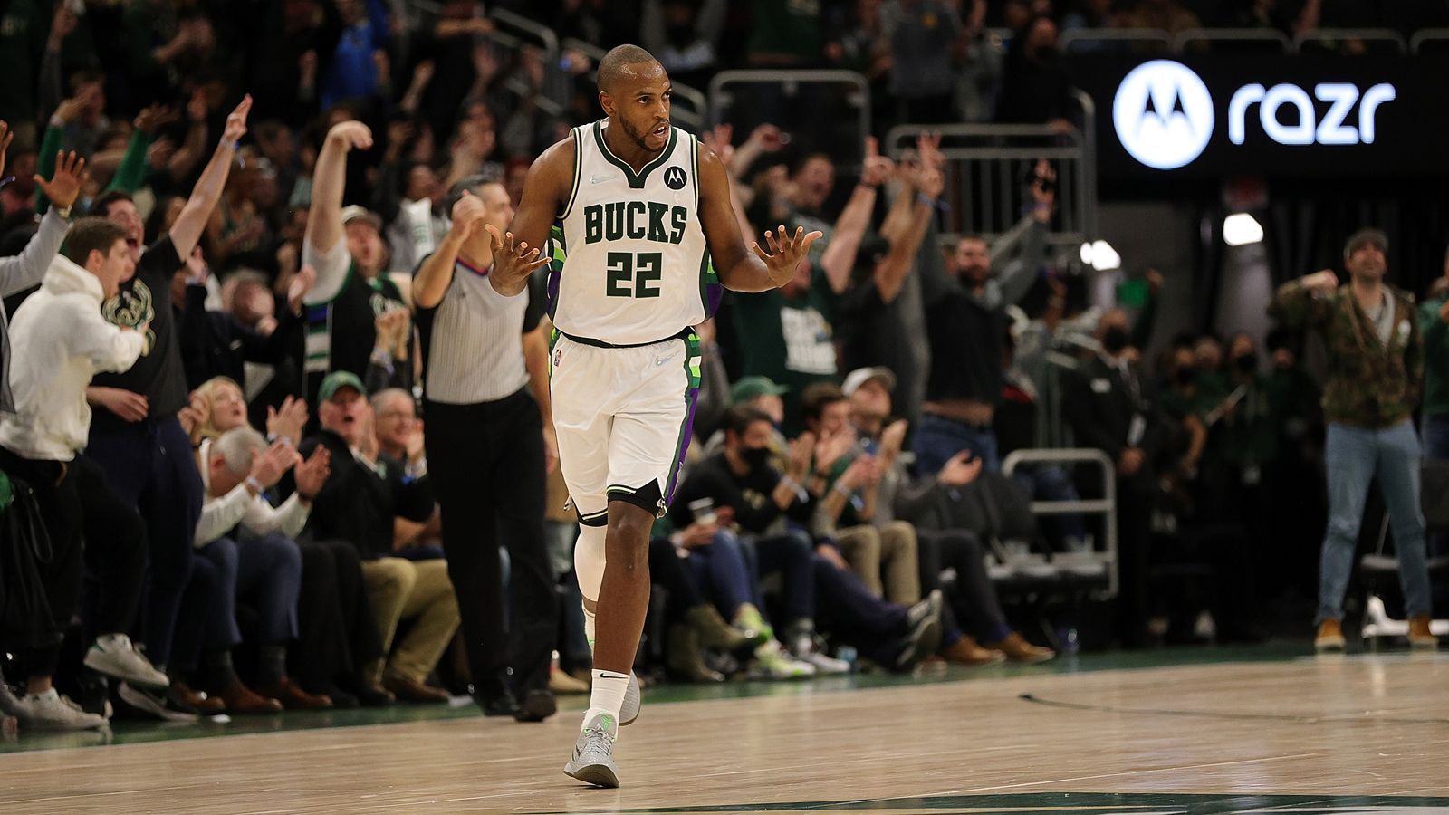 
                <strong>Khris Middleton (Milwaukee Bucks/Reserve)</strong><br>
                &#x2022; Punkte: 19,4 -<br>&#x2022; Rebounds: 5,6 -<br>&#x2022; Assists: 5,3 -<br>&#x2022; All-Star Nominierungen: 3. <br>
              