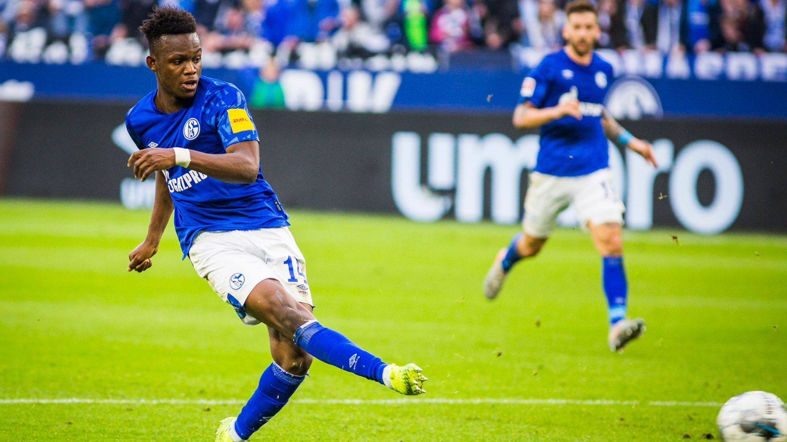 
                <strong>Bundesliga: Impressionen vom Revierderby 2019/20</strong><br>
                Wie schon vor der Pause, so hatte Schalkes Rabbi Matondo auch kurz nach Wiederbeginn die bis dahin längst verdiente Führung für die Gastgeber auf dem Fuß. Doch der Waliser vertändelte diese gute Möglichkeit zum 1:0 erneut.
              