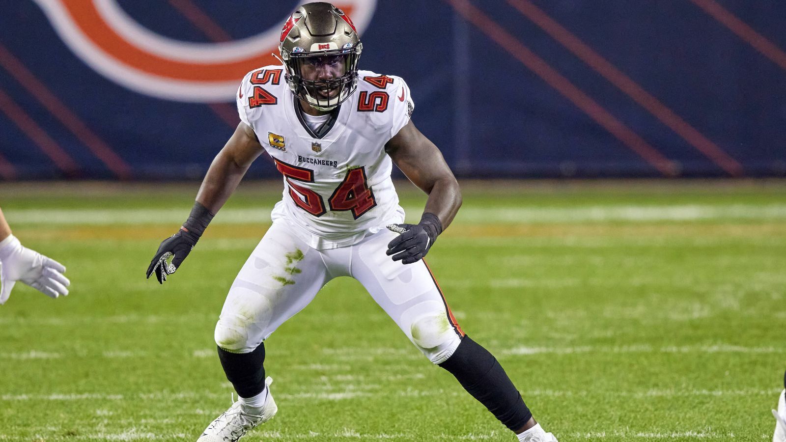 
                <strong>Plätze 50 bis 41</strong><br>
                &#x2022; Platz 50: George Kittle (Tight End, San Francisco 49ers) -<br>&#x2022; Platz 49: J.C. Jackson (Cornerback, New England Patriots) -<br>&#x2022; Platz 48: Mike Evans (Wide Receiver, Tampa Bay Buccaneers) -<br>&#x2022; Platz 47: Stephon Gilmore (Cornerback, New England Patriots) -<br>&#x2022; Platz 46: Cam Jordan (Defensive End, New Orleans Saints) -<br>&#x2022; Platz 45: Justin Simmons (Safety, Denver Broncos) -<br>&#x2022; Platz 44: Christian McCaffrey (Running Back, Carolina Panthers) -<br>&#x2022; Platz 43: Lavonte David (Linebacker, Tampa Bay Buccaneers) -<br>&#x2022; Platz 42: Trent Williams (Tackle, San Francisco 49ers) -<br>&#x2022; Platz 41: Jaire Alexander (Cornerback, Green Bay Packers)<br>
              