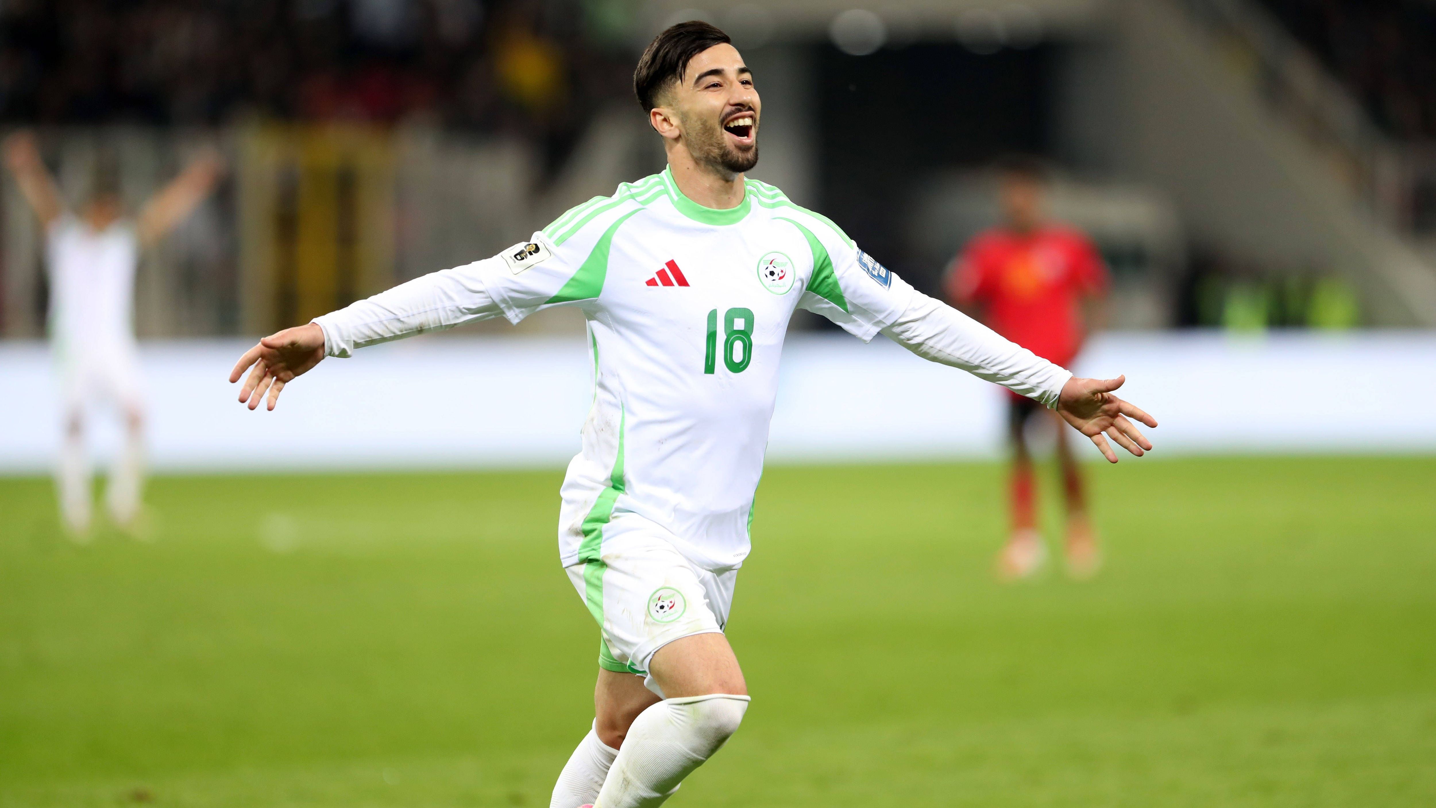 <strong>Algerien</strong><br>Als vierte nordafrikanische Mannschaft haben sich die Algerier für die WM 2026 qualifiziert. Dank des Wolfsburgers Mohamed Amoura, der gegen Somalia gleich zweimal traf, sicherte sich das Team das Ticket. Insgesamt ist Algerien nun zum fünften Mal bei einer Weltmeisterschaft dabei.