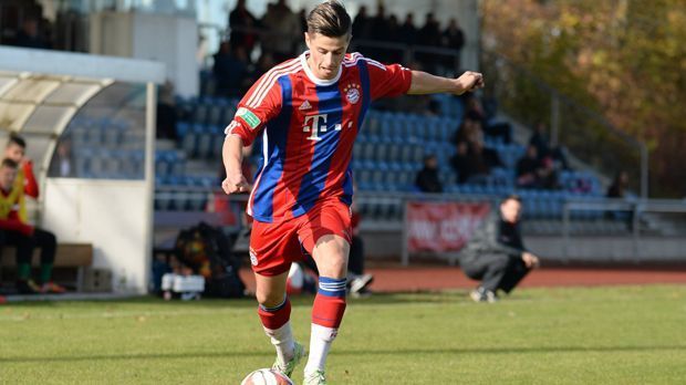 
                <strong>Mario Crnicki</strong><br>
                Mario Crnicki: Immerhin schon sechs Einsätze in der Regionalliga Bayern hat der 18-jährige Kroate in seiner Vita stehen. Dabei gelang Crnicki ein Treffer. In seinen neun A-Jugendspielen der Saison 2015/2016 schoss er auch ein Tor. Im Jahr zuvor, damals noch in der B-Jugend, war er mit 15 Toren in 19 Spielen noch ein richtiger Torjäger.
              