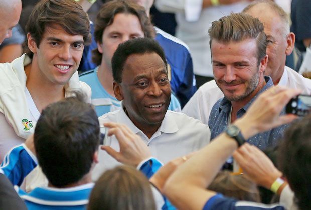 
                <strong>Pele</strong><br>
                Drei Fußball-Legenden unter sich: Kaka (l.), Pele (M.) und David Beckham (r.).
              