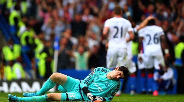 
                <strong>Thibault Courtois (FC Chelsa)</strong><br>
                Thibault Courtois: Der Stammtorhüter wird dem FC Chelsea mehrere Wochen fehlen. Bei manchen Klubs würde dieser Umstand Trainern und Fans gleichermaßen die Schweißperlen auf die Stirn treiben. Nicht so bei den Blues.
              