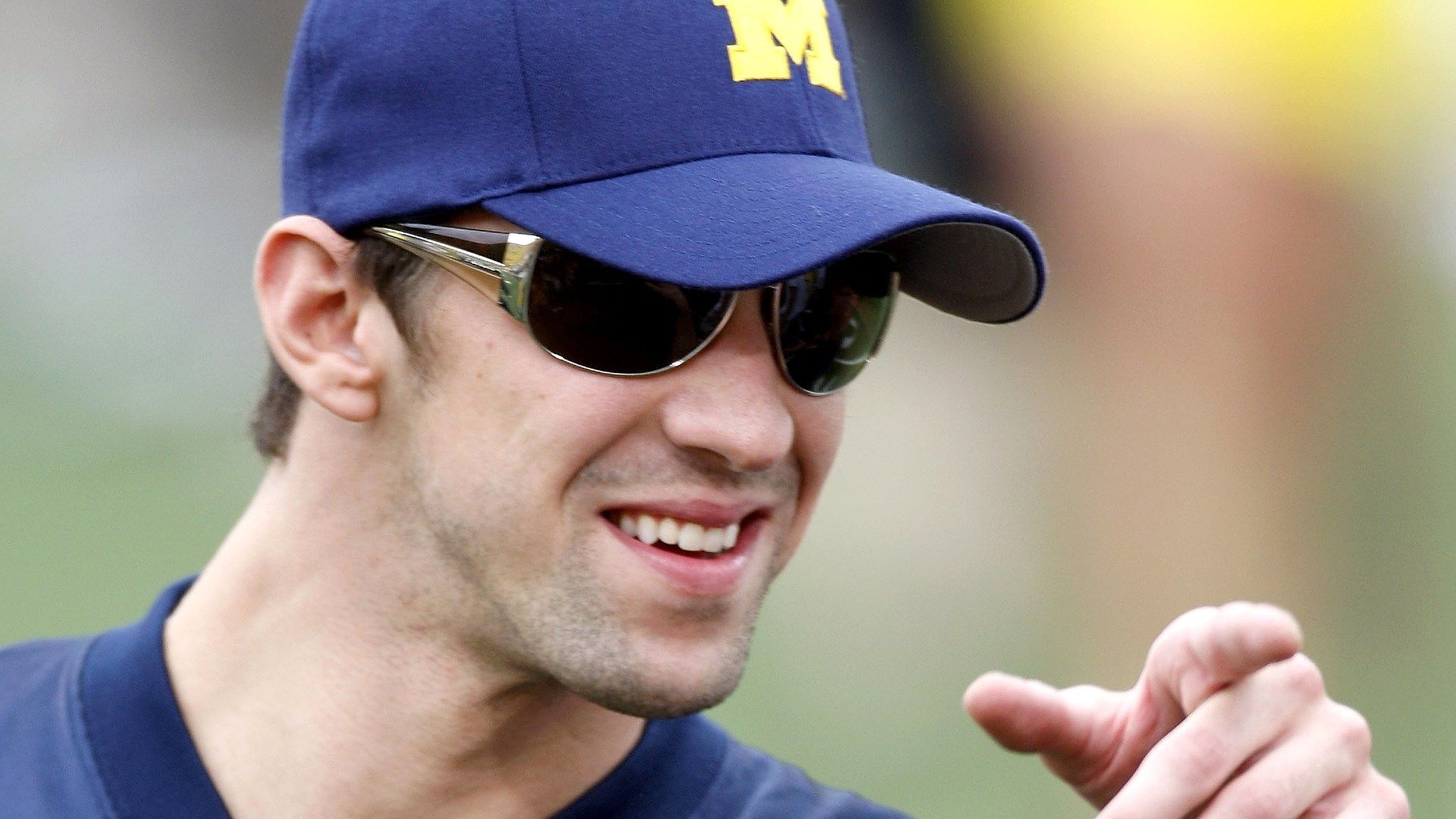 
                <strong>Michael Phelps (Michigan Wolverines) </strong><br>
                Auch wenn er kein Abschluss an der University of Michigan hat, ist Schwimmlegende Michael Phelps immer noch Fan der Wolverines. In seiner Zeit am College spielte er für Michigan und absolvierte sogar ein Probetraining beim heutigen Washington Football Team. Dass eine Football-Karriere letztlich nicht geklappt hat, wird er nach 23 Goldmedaillen bei den olympischen Spielen auch verkraften können. 
              