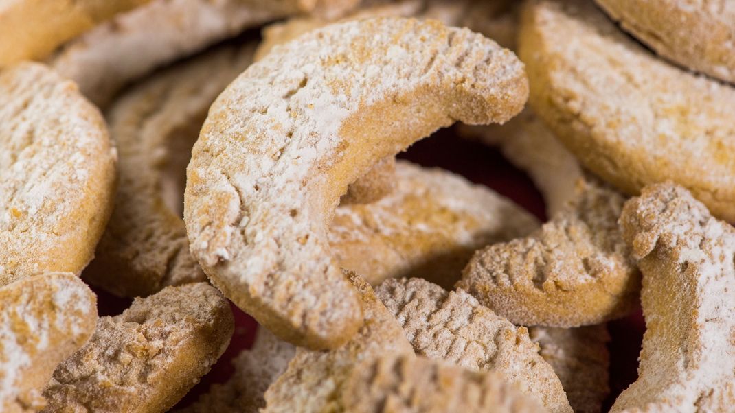 Ein Hersteller-Fehler sorgt für einen bundesweiten Keks-Rückruf. In Cookies könnten sich Metallteile befinden. (Symbolbild)